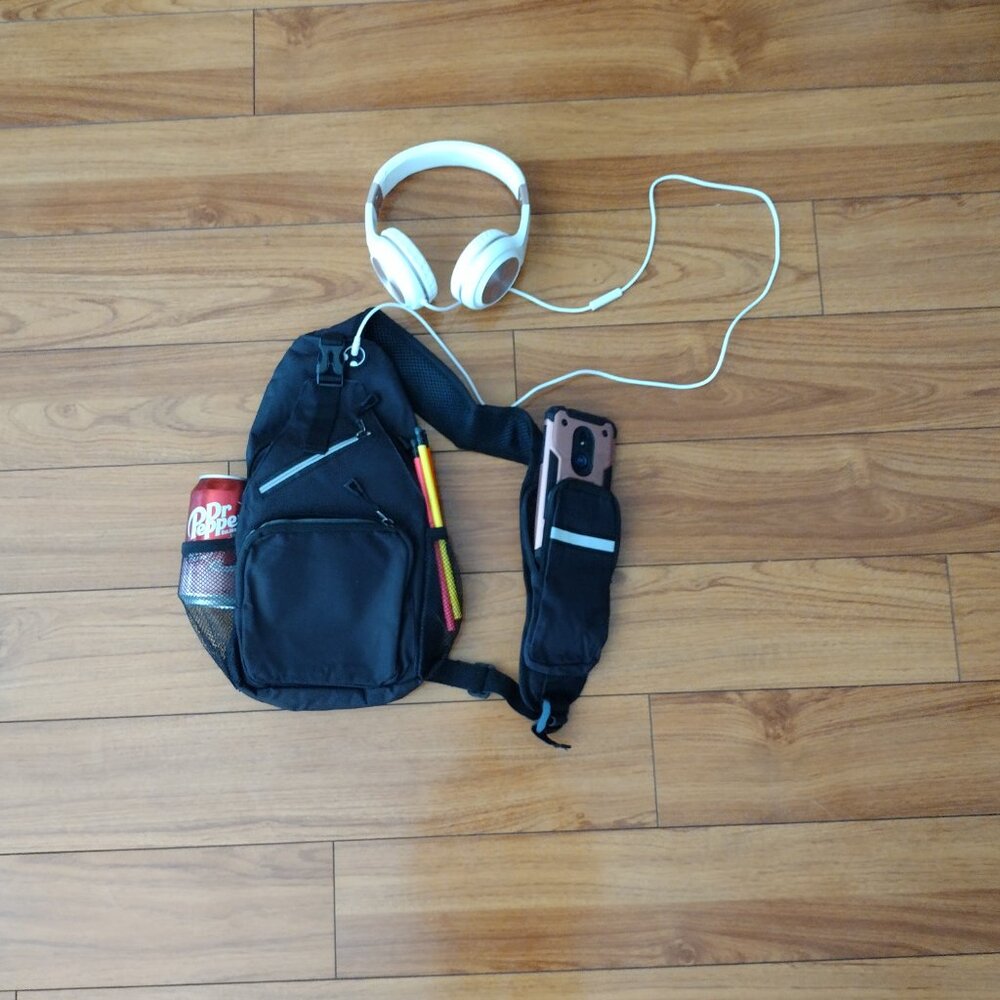 Movie&Men/Woman it's a black and gray backpack - Picture 8 of 17